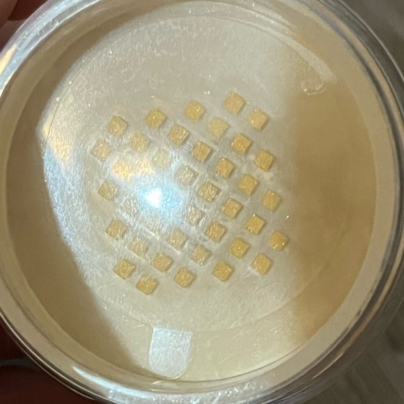 Bellapierre Banana Setting Powder In Medium Shade - Picture 2 of 3